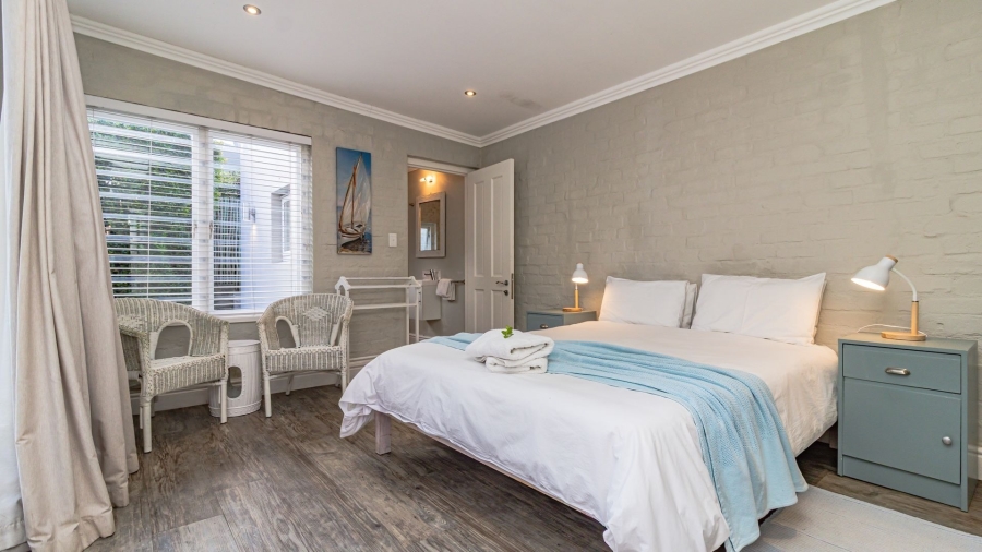 To Let 5 Bedroom Property for Rent in Onrus Western Cape